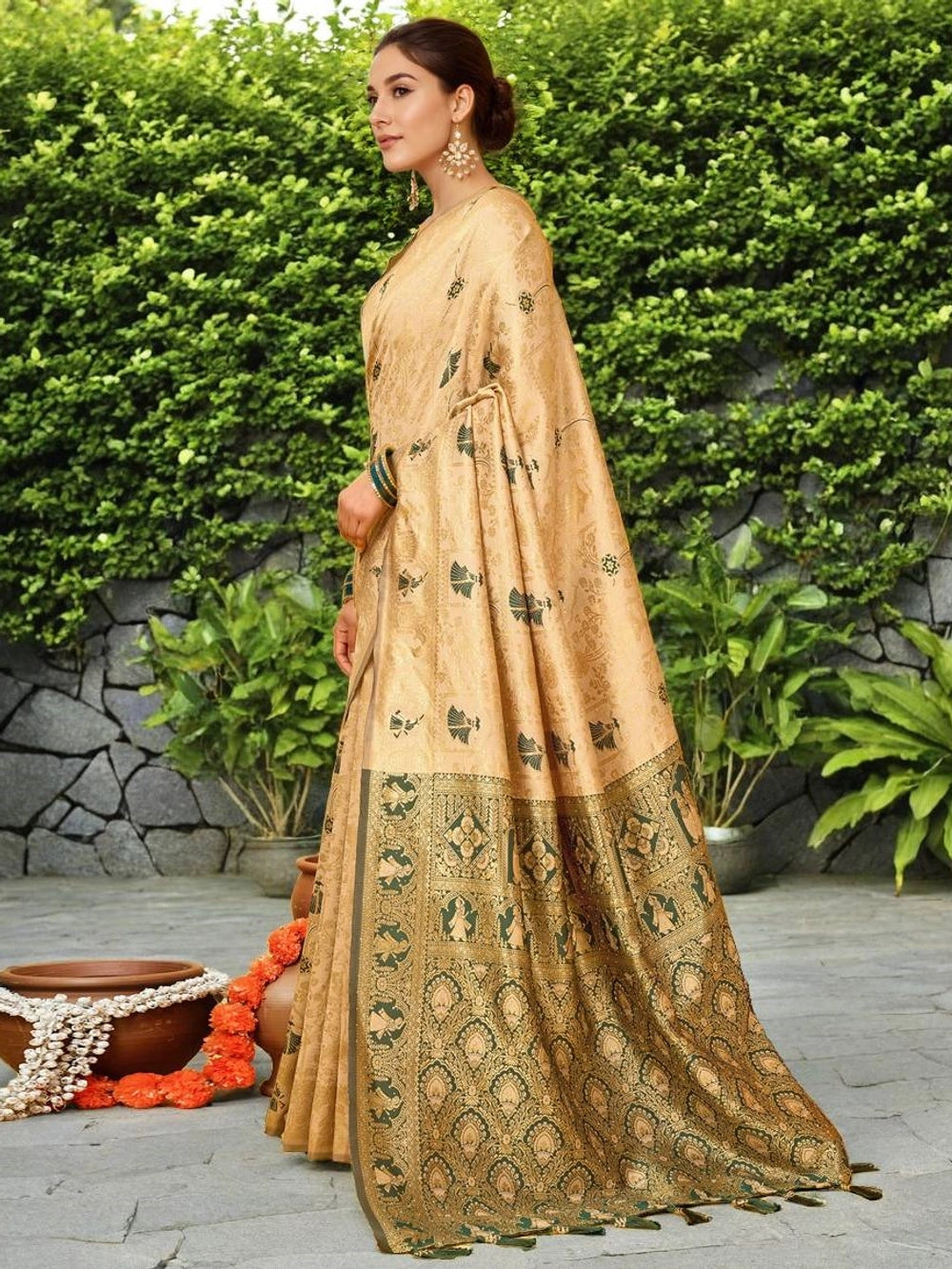 Cream Banarasi Dark Green Silk Saree - Rheycart