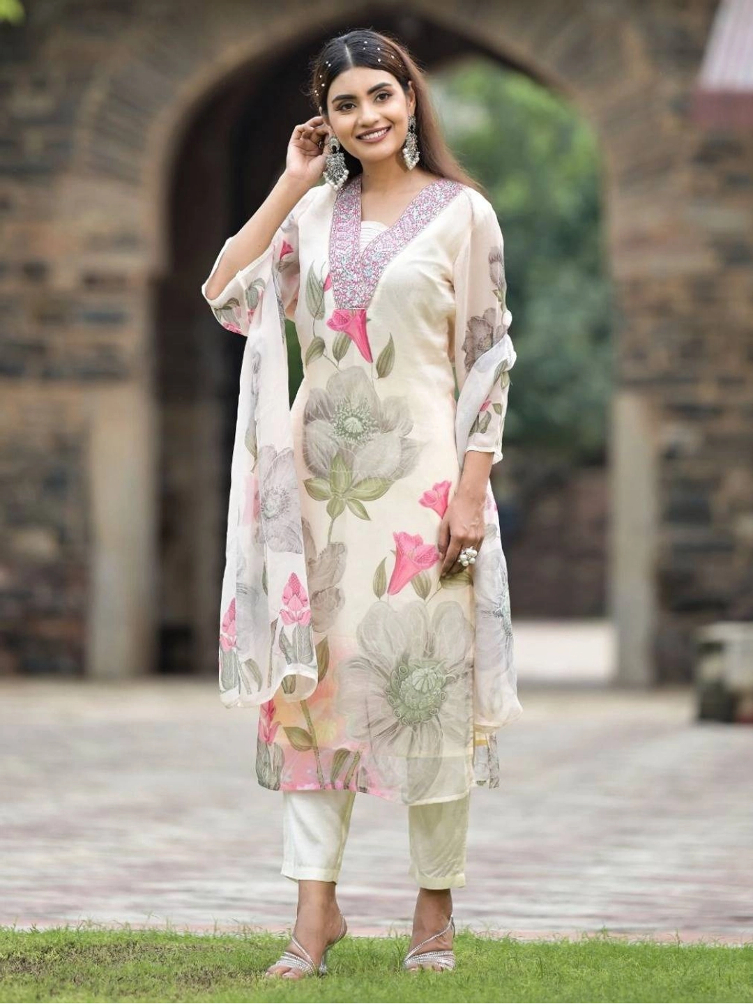 Floral Printed Georgette White Kurti Set With Dupatta - Rheycart