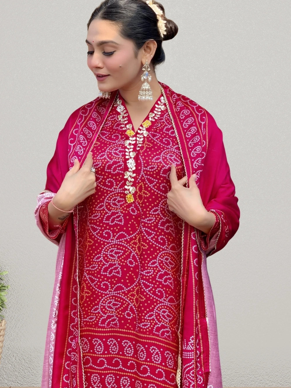 Stylish red viscose silk Bandhani kurta set for weddings