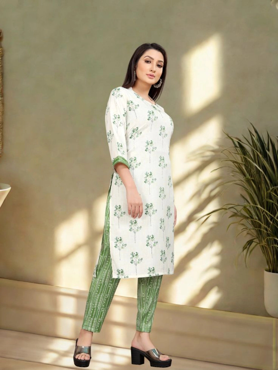 Green Floral Printed Crepe Kurta Sets For Women - Rheycart