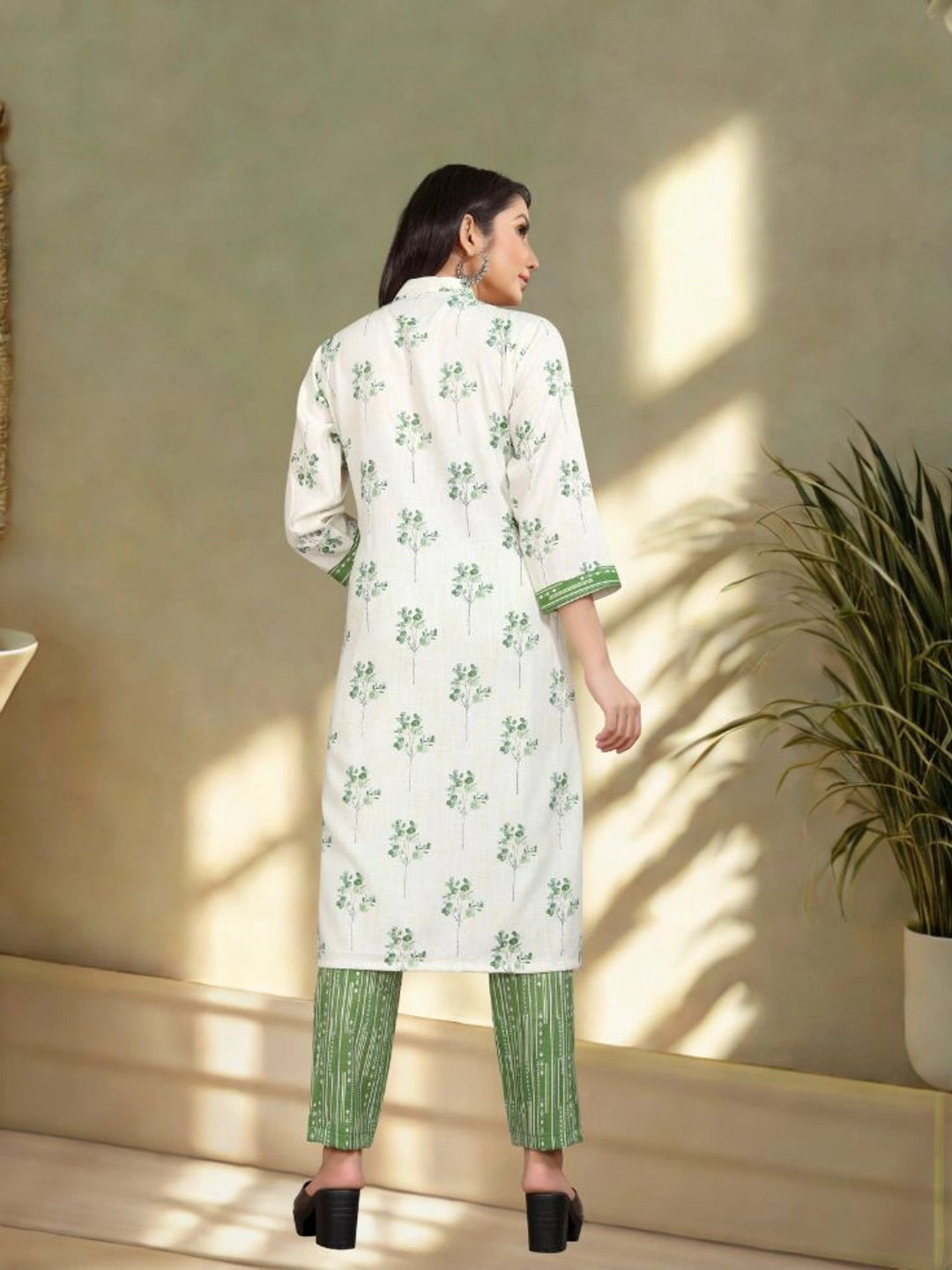 Green Floral Printed Crepe Kurta Sets For Women - Rheycart